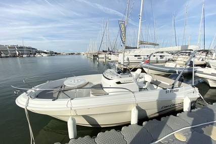 Jeanneau Cap Camarat 5.5 CC serie 2 for sale in France for €17,000 (£14,919)