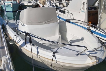 Jeanneau Cap Camarat 5.5 CC Style for sale in France for €19,000 (£16,399)