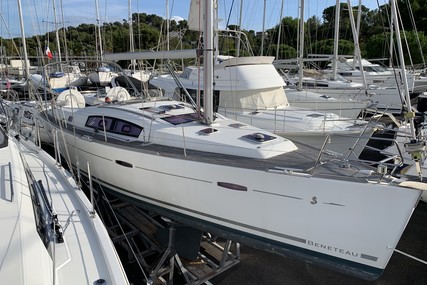 Beneteau Oceanis 40 for sale in France for €114,900 (£97,072)