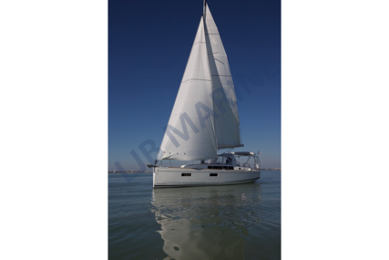 Beneteau Oceanis 38.1 for sale in France for €153,000 (£130,935)