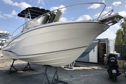 Jeanneau Cap Camarat 7.5 Cc for sale in France for €39,500 (£33,803)
