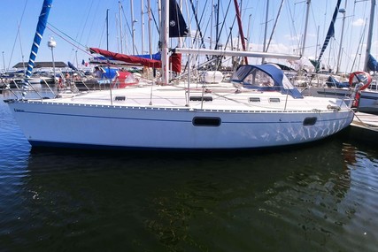 Beneteau Oceanis 351 for sale in France for €40,000 (£34,231)