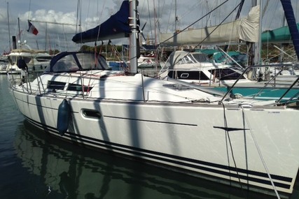Jeanneau Sun Odyssey 36i for sale in France for €58,000 (£48,558)