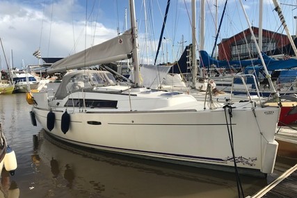 Beneteau Oceanis 31 for sale in France for €58,500 (£50,141) Beneteau Oceanis 31 for sale in France for €58,500 (£50,141)