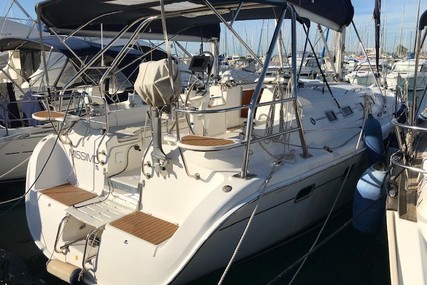 Hunter 38 for sale in France for €68,900 (£58,042)