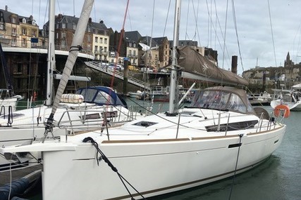 Jeanneau Sun Odyssey 389 for sale in France for €143,000 (£128,017)