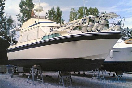 Fairline Sedan 32 for sale in Italy for €35,000 (£29,765) Fairline Sedan 32 for sale in Italy for €35,000 (£29,765)