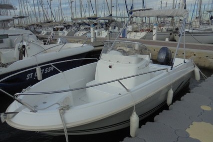 Jeanneau Cap Camarat 5.1 CC for sale in France for €9,000 (£7,511)